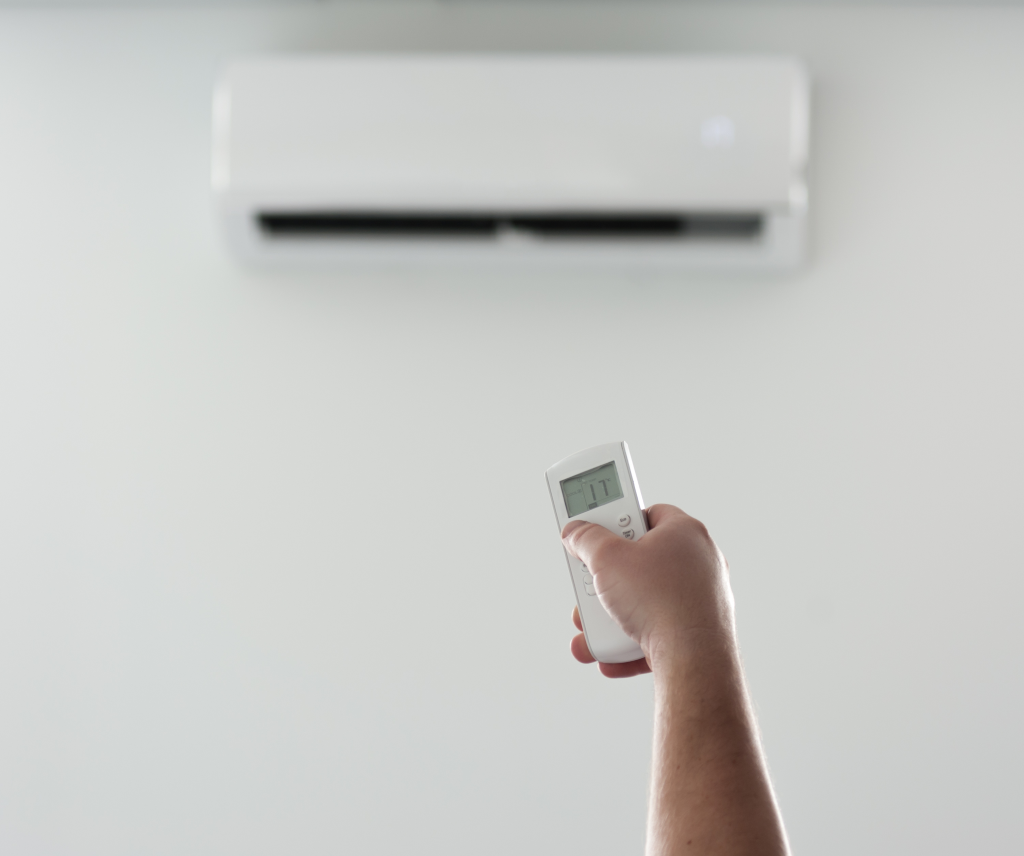 夏の終わりはエアコン送風でカビ対策！徹底洗浄で快適な冬を