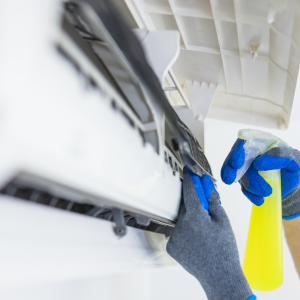 秋のエアコン臭い対策：原因究明とプロ直伝のお掃除術で快適な冬を！