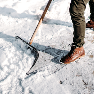 エアコン室外機の雪対策：冬の暖房効率を最大化する方法