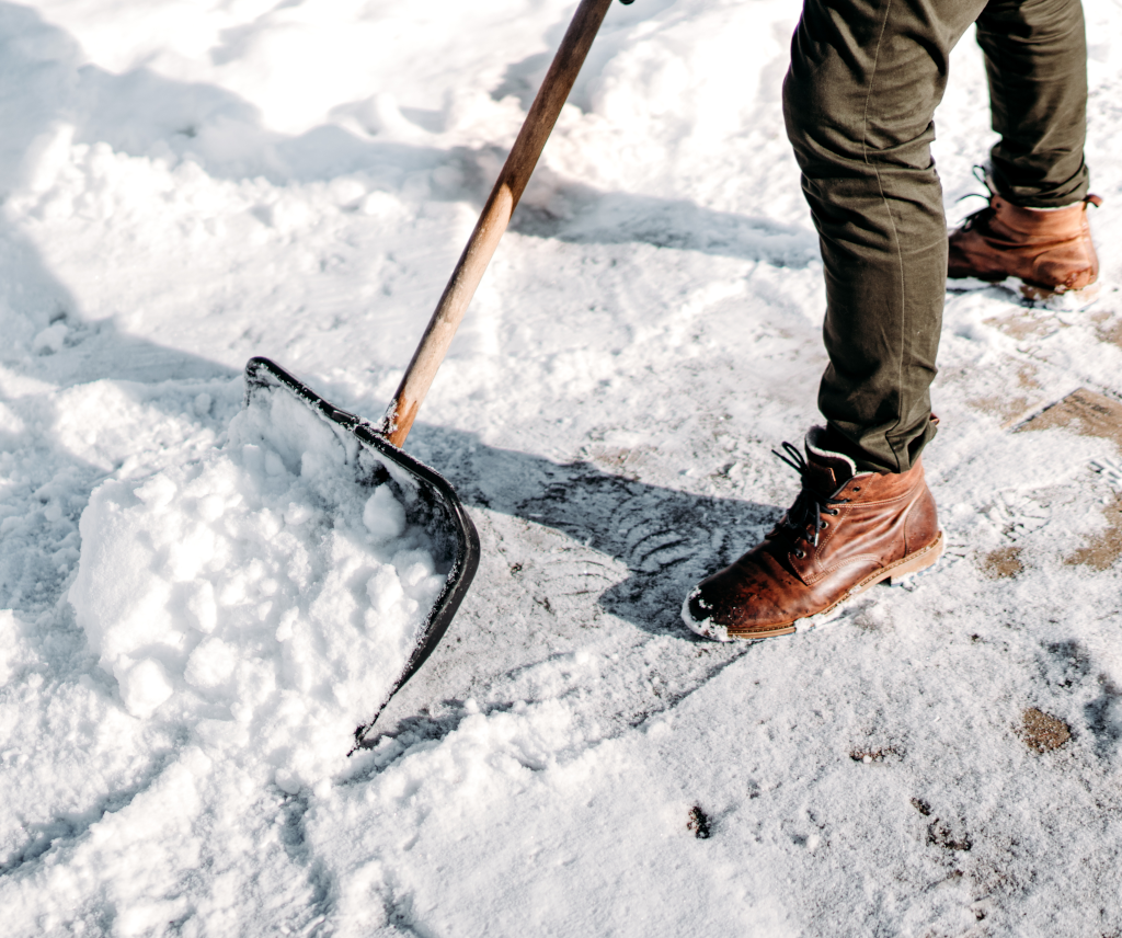 エアコン室外機の雪対策:冬の暖房効率を最大化する方法