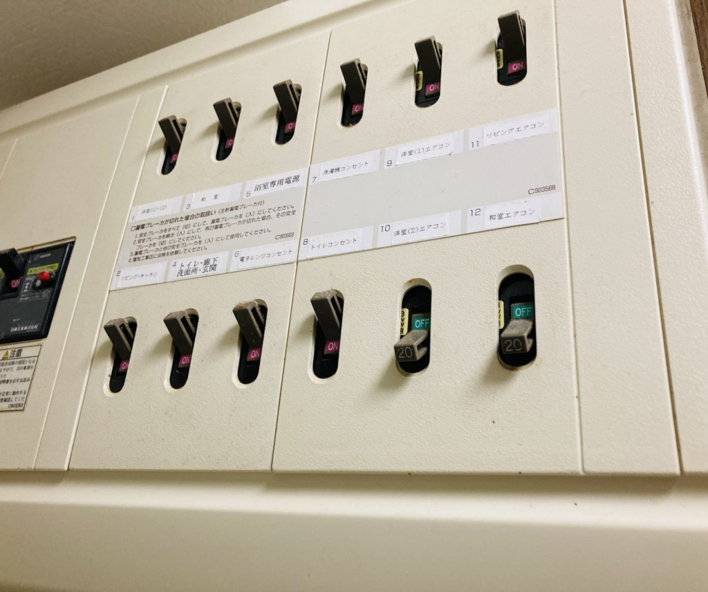 エアコン利用中にブレーカーが落ちる原因を徹底解説!不明な場合の対処法