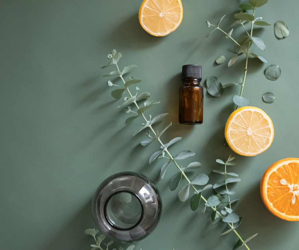 エアコンの臭い対策！アロマスプレーでカビ・ホコリを撃退＆快適空間を実現