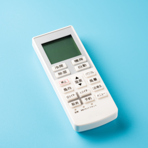 エアコンのリモコン液晶が見えない？原因と自分でできる対処法