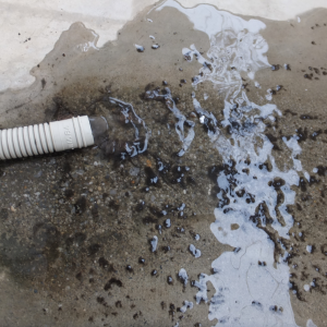 エアコンからピンク色の水？原因と自分でできる掃除方法、予防策を解説