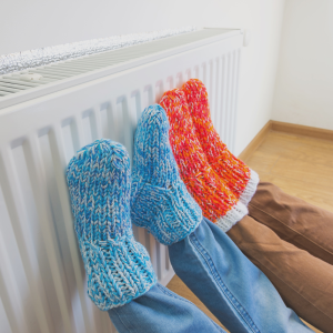 エアコン暖房とスポット暖房の賢い使い分け：快適空間と節約術